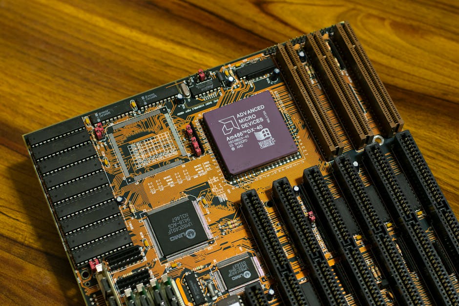 Samsung Q1 2026'da 57,2 trilyon won kâr hedefliyor: AI çip talebi patladı — Close-up of a vintage AMD motherboard featuring the AM486 DX processor, showcasi