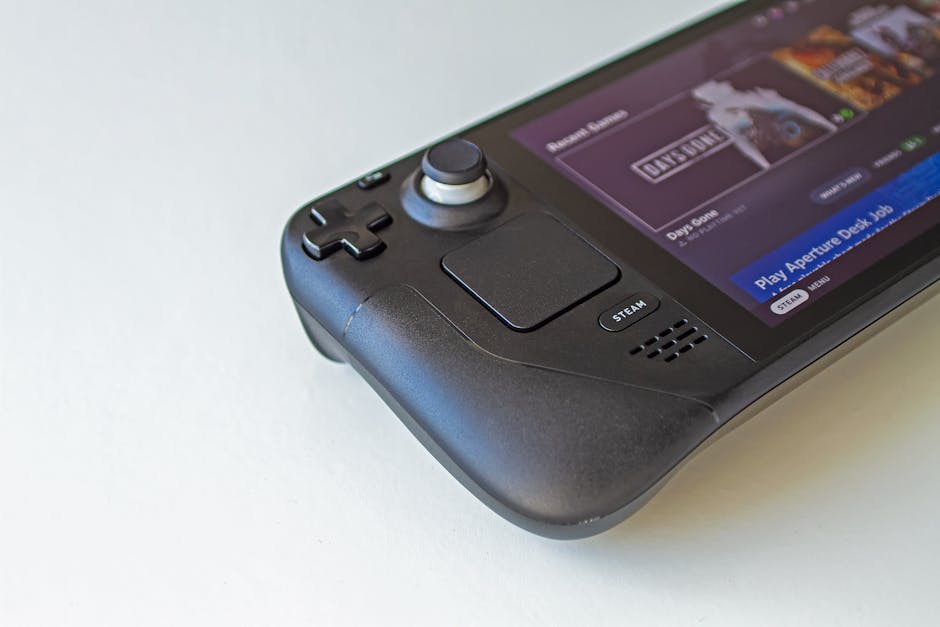 Steam Küresel Fiyat Dönüştürme Sistemini Yeniledi — Detailed view of a handheld gaming console showcasing game selection on its scre