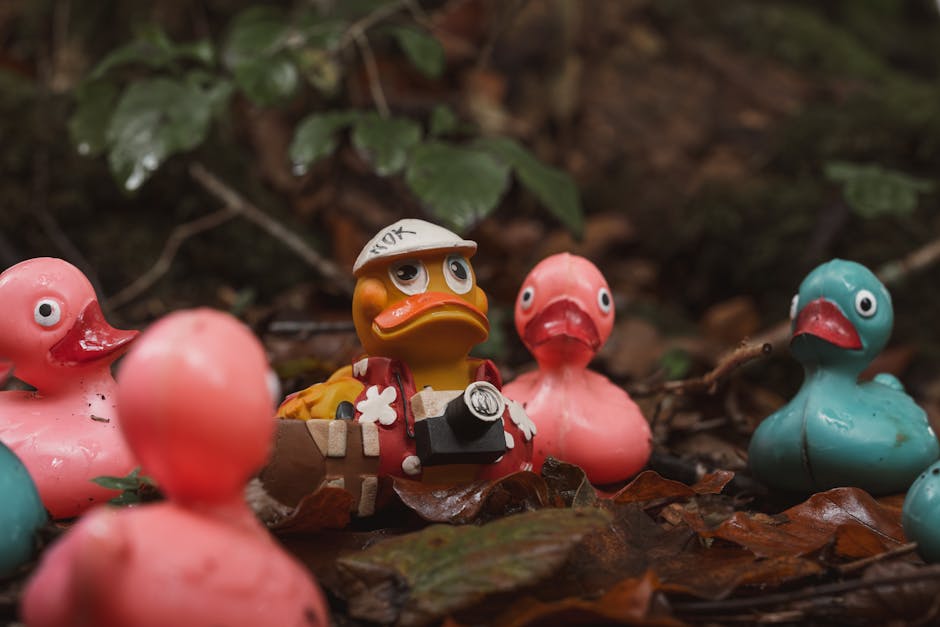 Avusturya 14 yaş altı çocuklar için sosyal medya yasağı hazırlıyor — Colorful toy rubber ducks creatively arranged in a whimsical forest scene.