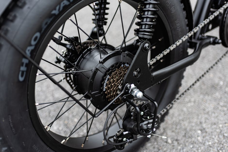 DJI'nin Avinox markası elektrikli bisiklet sektörüne güçlü giriş yaptı — Detailed view of an electric bicycle's drivetrain showcasing gear and motor mech