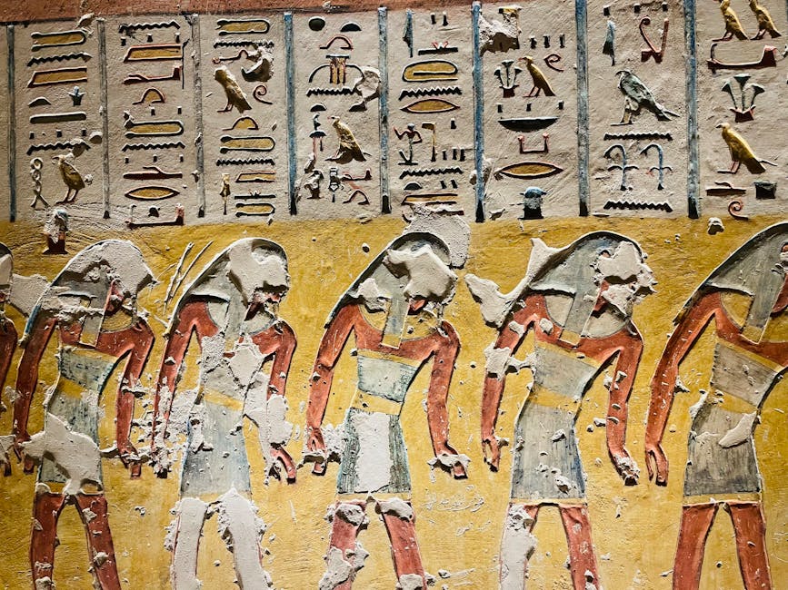 Call of the Elder Gods 12 Mayıs'ta Çıkıyor, İki Karakter Oynanacak — Photograph of ancient Egyptian hieroglyphics and colorful art depicting figures 