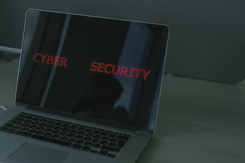 Google 2029'a Kadar Kuantum Sonrası Kriptografi Geçişi Başlatıyor — Close-up of a laptop displaying cybersecurity text, emphasizing digital security